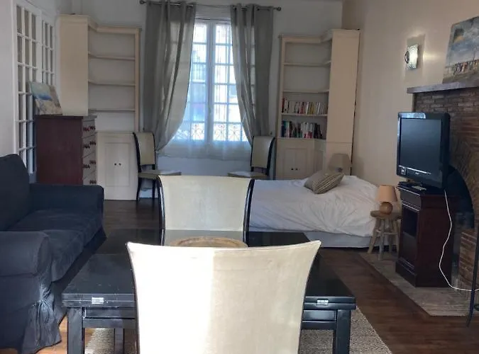 Le Mascaret Bed and Breakfast 4*